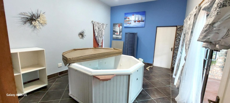6 Bedroom Property for Sale in West Bank Eastern Cape